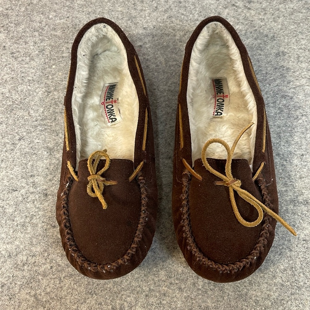 MINNETONKA Women’s size 8 fur lined moccasins